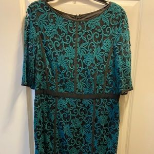 Lace fitted cocktail dress